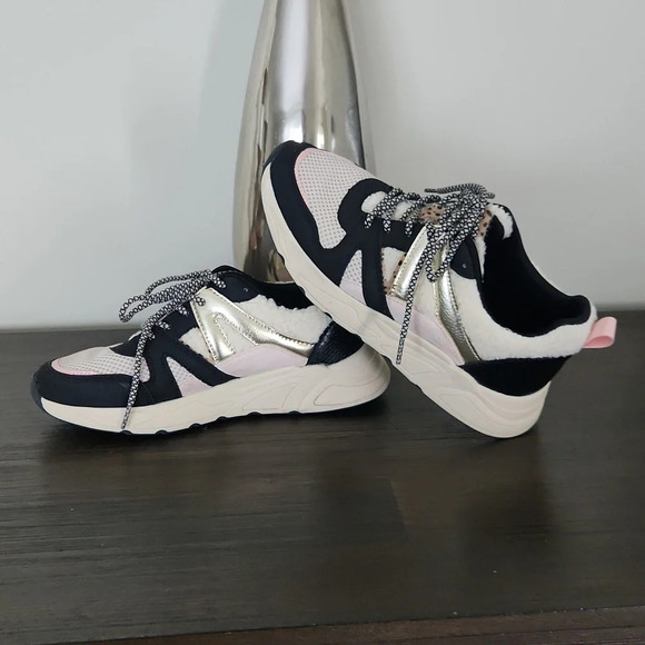 POSH by Poelman Lace and Faux Fur Sneakers women’s size 8 US - Picture 1 of 10